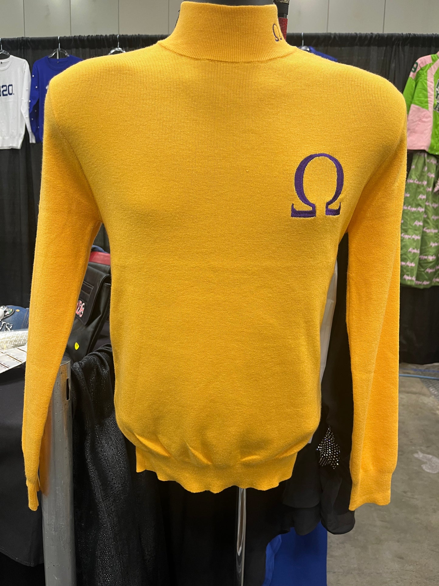 Que Old Gold Turtleneck
