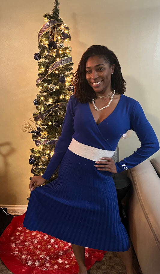 A chic midi sweater dress with a flattering V-cut neckline and ZΦΒ embroidered detailing on the sleeve for a subtle touch of Finer Womanhood. Soft, comfortable, and perfect for elevating your Greek look whether you’re headed to an event, brunch, or a night out.