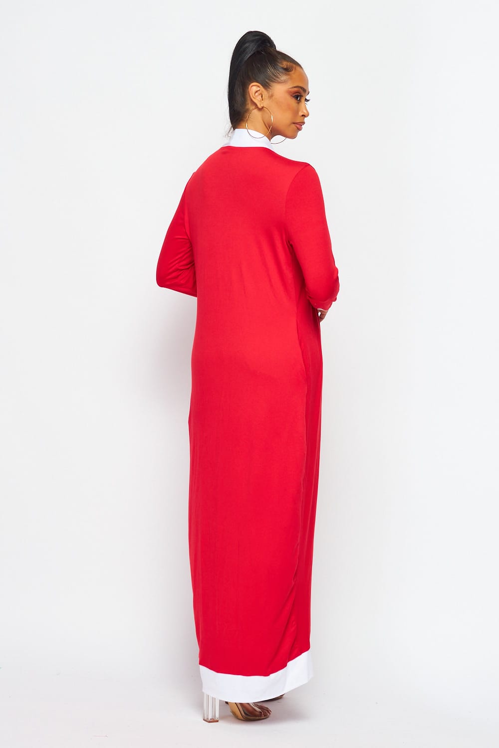 Step out in style with the Dusted with Red Duster featuring the iconic Delta DST symbol. This lightweight duster with convenient pockets is perfect for layering over any outfit, combining comfort, function, and Sorority pride.