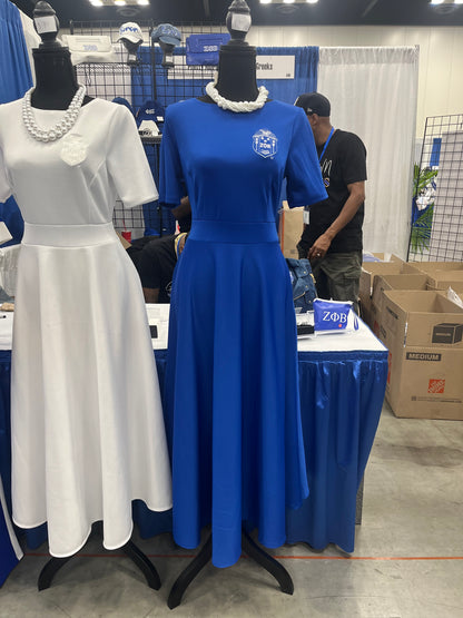 The Audrey is an A-line dress with an empire waist and convenient pockets. Made from thin yet forgiving scuba material, it fits true to size, with the option to size up if you’re top-heavy. Perfect for stylish comfort at any ΖΦΒ event.