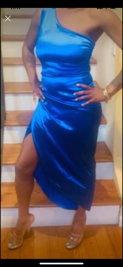 Own the spotlight in the One Shoulder Diva dress. Crafted from sleek satin with amazing stretch, this slightly off–royal blue stunner hugs your curves in all the right places for a bold, confident look.