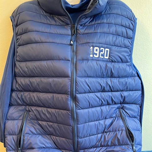 Stay warm and represent Zeta Phi Beta in style with this sleek 1920 Puff Vest. Designed with a clean, classic look, this vest features the iconic founding year and offers a comfortable fit just size up for the perfect layering piece. Ideal for conferences, events, or everyday Soror style.